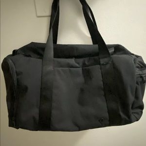 Lululemon Command the Day Duffel Bag - 37L Matte Black